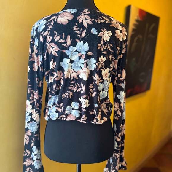 American Eagle Floral Bell Sleeve Wrap Top – Size Small - Picture 2 of 7